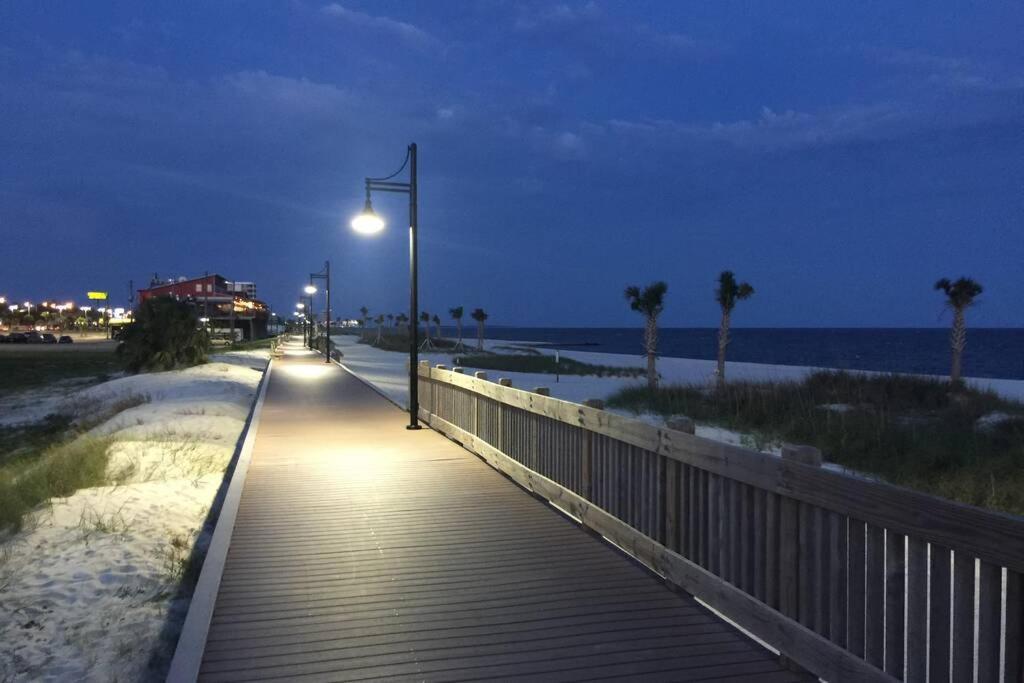 Seaside Gem Apartment Biloxi Bagian luar foto